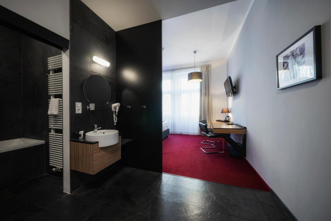 Otel Noir