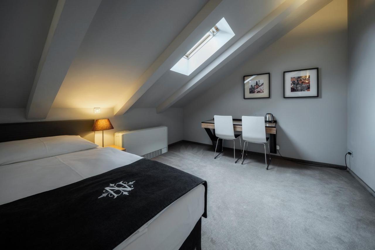 Otel Noir